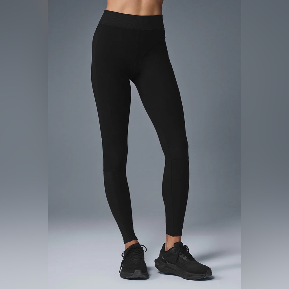 Alo soft high waist head start-leggings 
Color black
Size medium